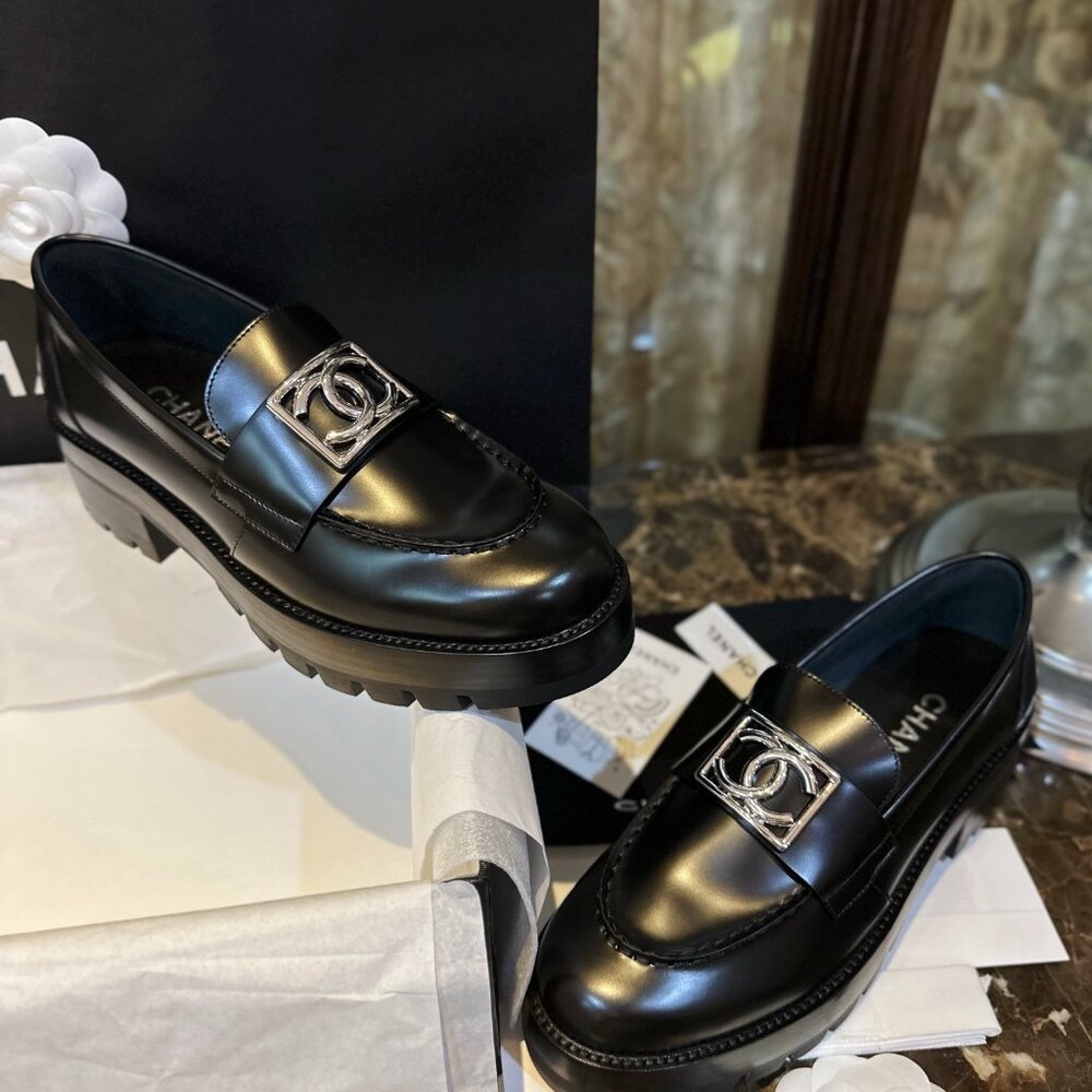 Women's Chanel loafers🎉 - Picture 3 of 8